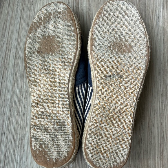 Stylish Navy and White Toms for Women size 6 - Picture 4 of 6